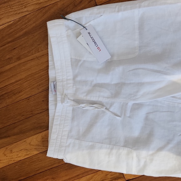 Liz Claiborne White Capri Crop Pants NWT Size Small ❤️ - Picture 2 of 5
